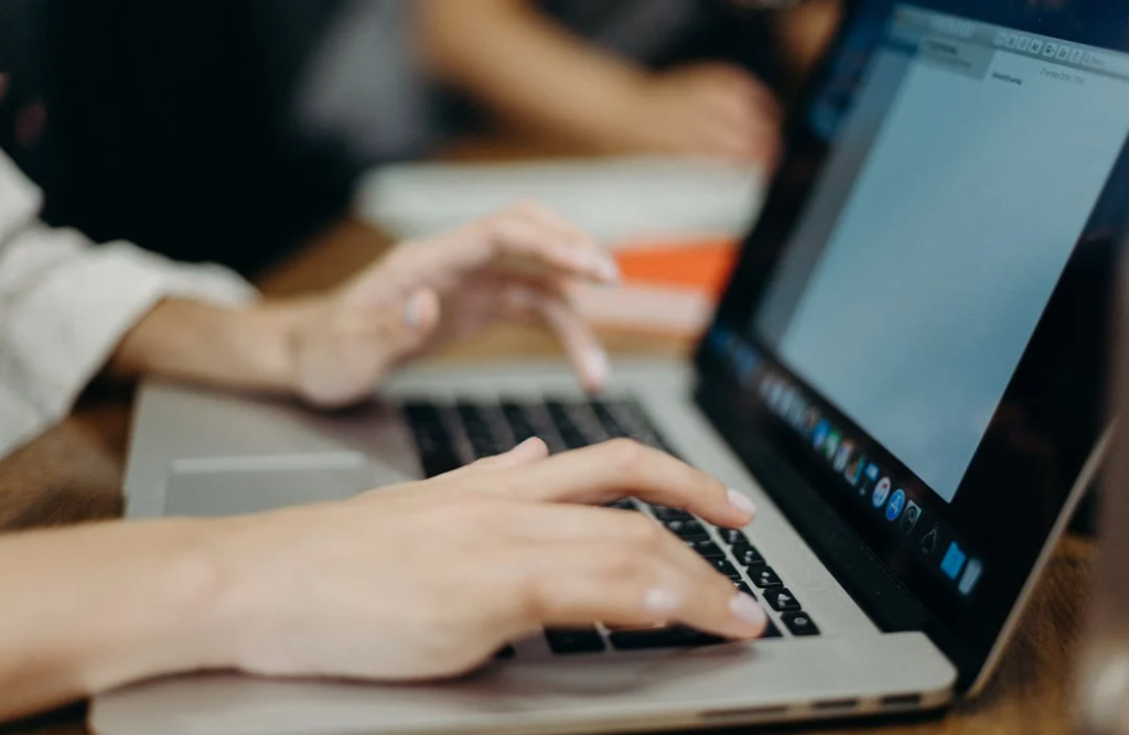 人工字幕翻译公司哪家好？2025年字幕翻译服务